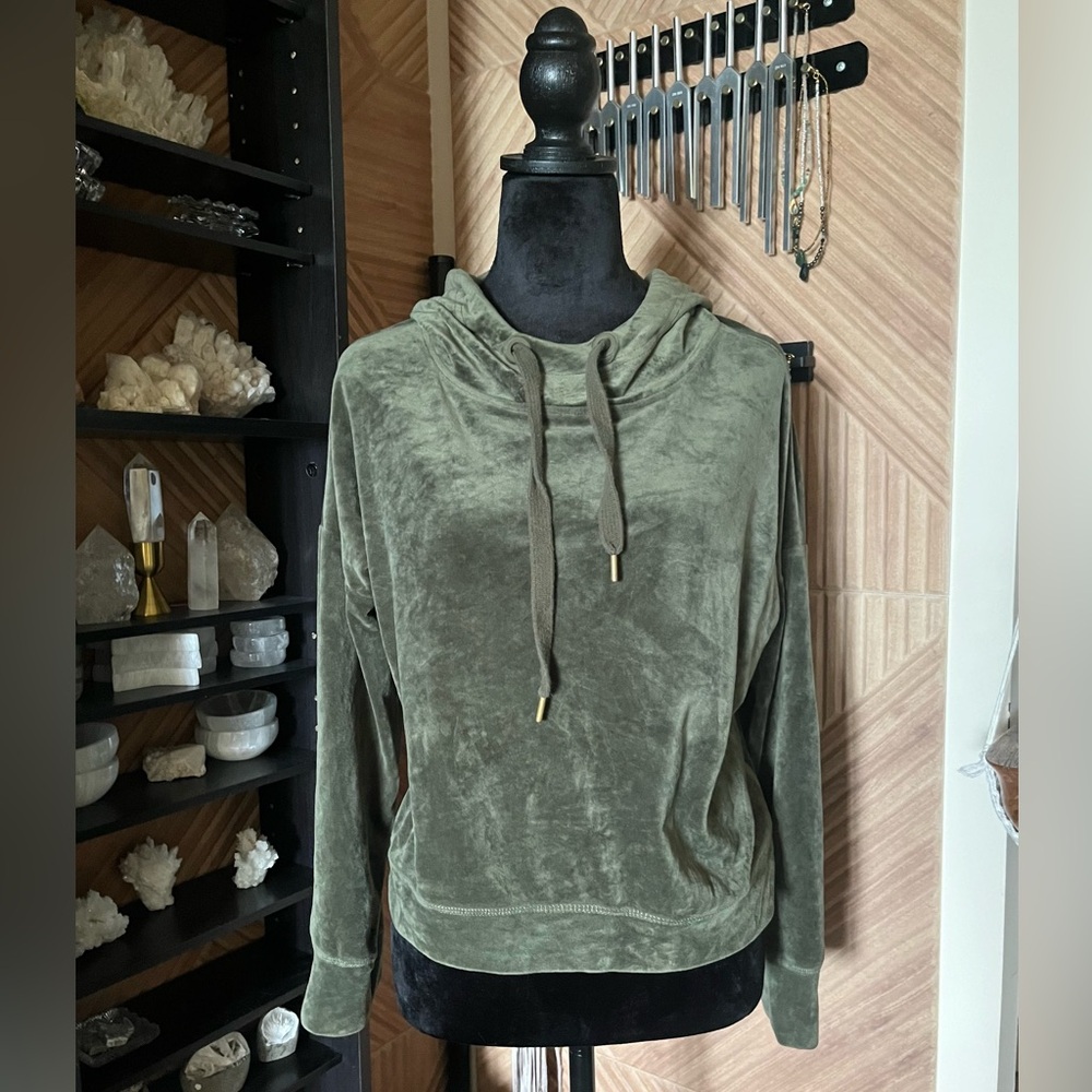 Super cute, casual Philosophy Olive green velour pull over hoodie size medium